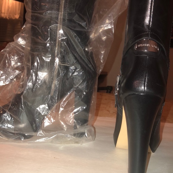 Michael Kors boots - Picture 2 of 3